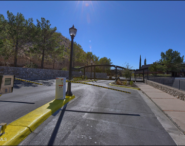 4800 N Stanton Street - Photo Thumbnail 12