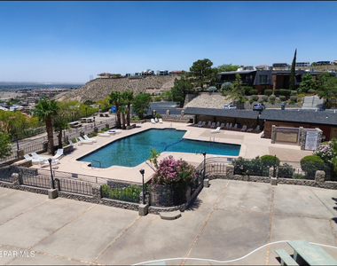 4800 N Stanton Street - Photo Thumbnail 6