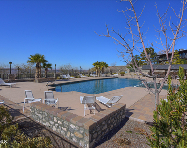 4800 N Stanton Street - Photo Thumbnail 7