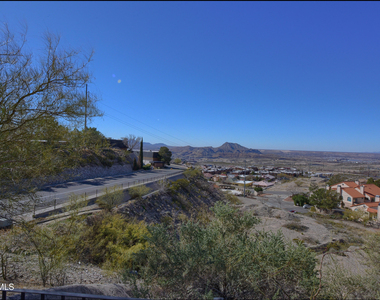 4800 N Stanton Street - Photo Thumbnail 9