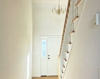 40 Corinthian Avenue - Photo Thumbnail 5