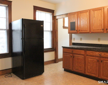 16 Woodland Street - Photo Thumbnail 4