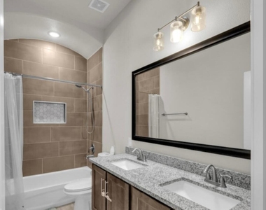 13729 Lago Vista Avenue - Photo Thumbnail 11