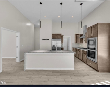 13729 Lago Vista Avenue - Photo Thumbnail 22