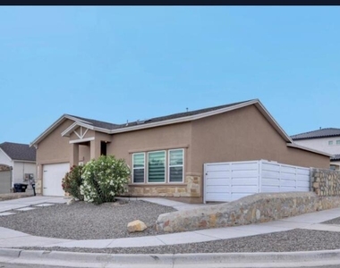 13729 Lago Vista Avenue - Photo Thumbnail 2