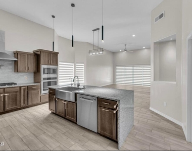 13729 Lago Vista Avenue - Photo Thumbnail 15