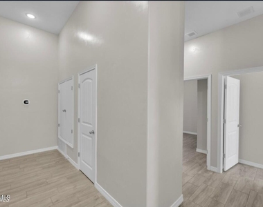 13729 Lago Vista Avenue - Photo Thumbnail 5