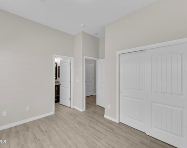 13729 Lago Vista Avenue - Photo Thumbnail 6