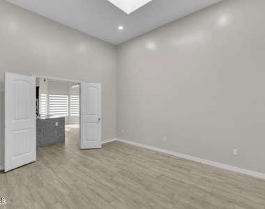 13729 Lago Vista Avenue - Photo Thumbnail 24