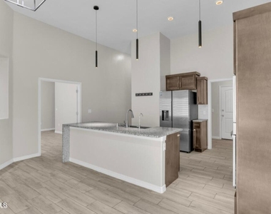 13729 Lago Vista Avenue - Photo Thumbnail 21