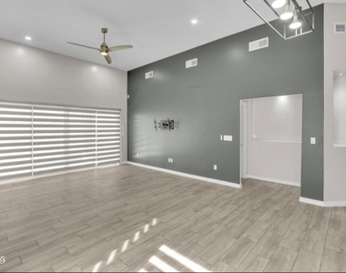 13729 Lago Vista Avenue - Photo Thumbnail 32