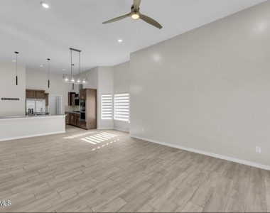 13729 Lago Vista Avenue - Photo Thumbnail 34