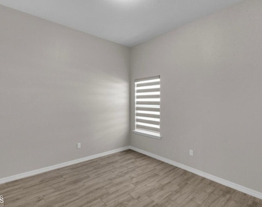 13729 Lago Vista Avenue - Photo Thumbnail 26
