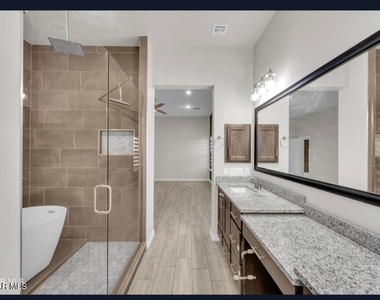 13729 Lago Vista Avenue - Photo Thumbnail 40
