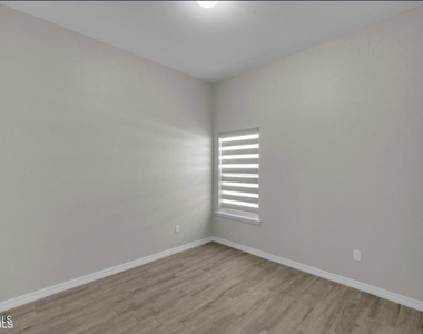 13729 Lago Vista Avenue - Photo Thumbnail 9