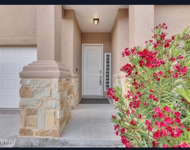 13729 Lago Vista Avenue - Photo Thumbnail 3
