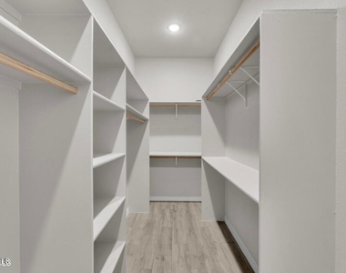 13729 Lago Vista Avenue - Photo Thumbnail 37