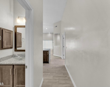 13729 Lago Vista Avenue - Photo Thumbnail 16
