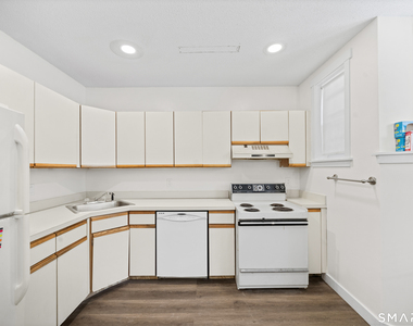 136 Maple Avenue - Photo Thumbnail 3