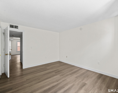 136 Maple Avenue - Photo Thumbnail 15