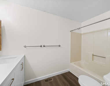 136 Maple Avenue - Photo Thumbnail 12