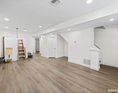 136 Maple Avenue - Photo Thumbnail 8