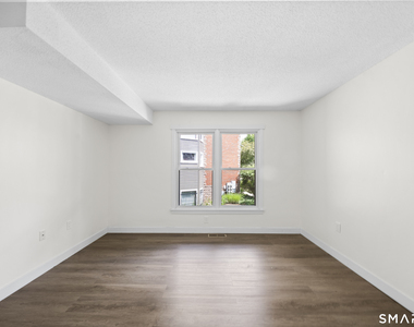 136 Maple Avenue - Photo Thumbnail 6
