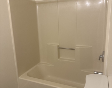 136 Maple Avenue - Photo Thumbnail 13