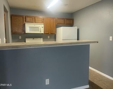 5724 Saluki Drive - Photo Thumbnail 2