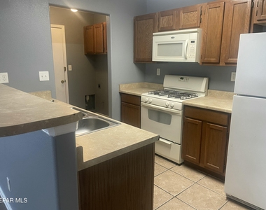 5724 Saluki Drive - Photo Thumbnail 3