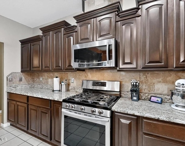 6909 Desert Canyon Drive - Photo Thumbnail 8