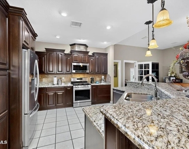 6909 Desert Canyon Drive - Photo Thumbnail 7