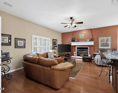 6909 Desert Canyon Drive - Photo Thumbnail 4