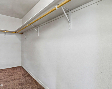 11381 Bullseye Street - Photo Thumbnail 10
