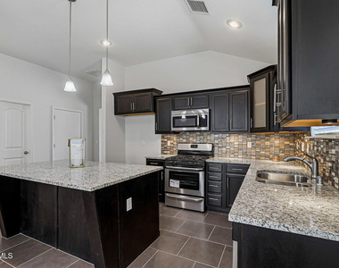 11381 Bullseye Street - Photo Thumbnail 6