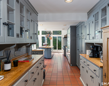 896 Westport Road - Photo Thumbnail 14