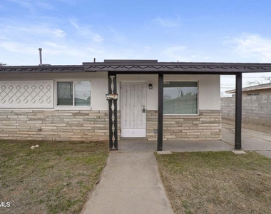 5316 Saxon Drive - Photo Thumbnail 3
