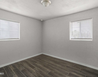 5316 Saxon Drive - Photo Thumbnail 15