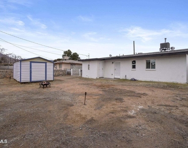 5316 Saxon Drive - Photo Thumbnail 17