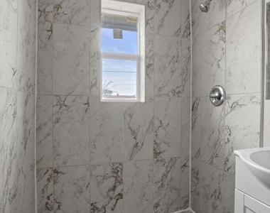 5316 Saxon Drive - Photo Thumbnail 14