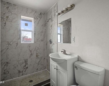 5316 Saxon Drive - Photo Thumbnail 13