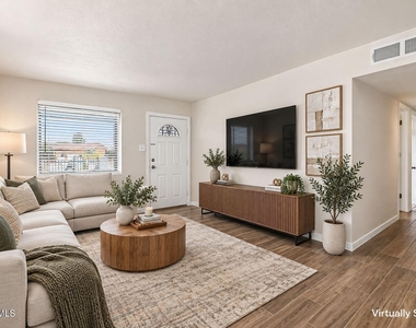 5316 Saxon Drive - Photo Thumbnail 18