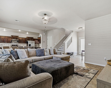 14745 Orsten Artis Avenue - Photo Thumbnail 8