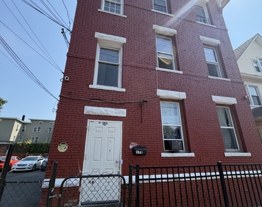 178 Clarence Street - Photo Thumbnail 8