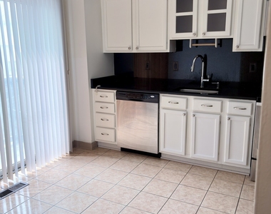 193 Abbotsford Avenue - Photo Thumbnail 4