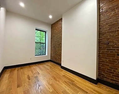 758 Putnam Avenue - Photo Thumbnail 4