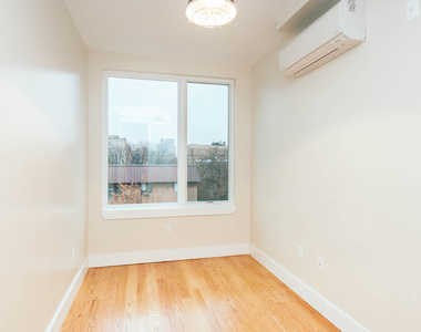 189 Johnson Ave - Photo Thumbnail 5