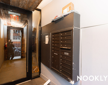 87 Montrose Ave - Photo Thumbnail 5