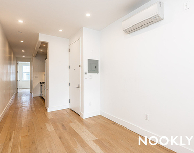 87 Montrose Ave - Photo Thumbnail 18