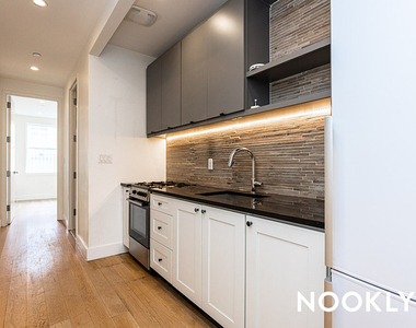 87 Montrose Ave - Photo Thumbnail 9